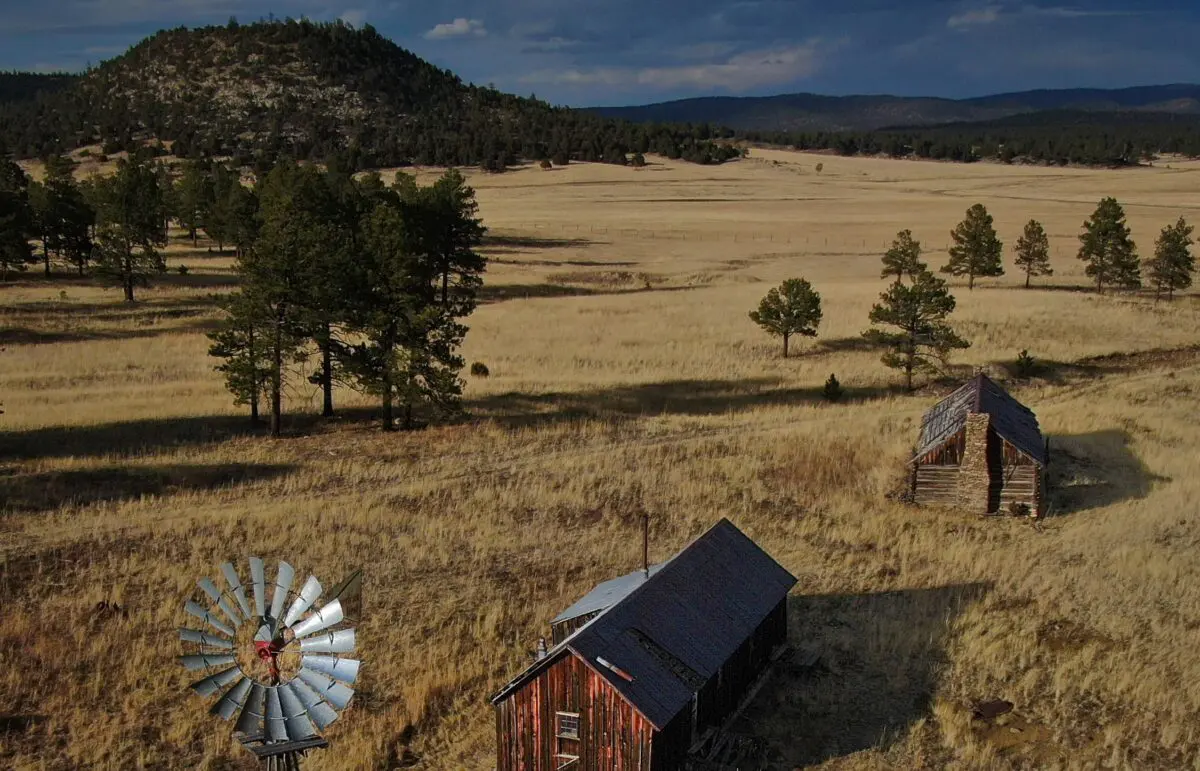 Elliot-S-Barkers-cabin-on-Vermejo-photo-by-Ben-Clark