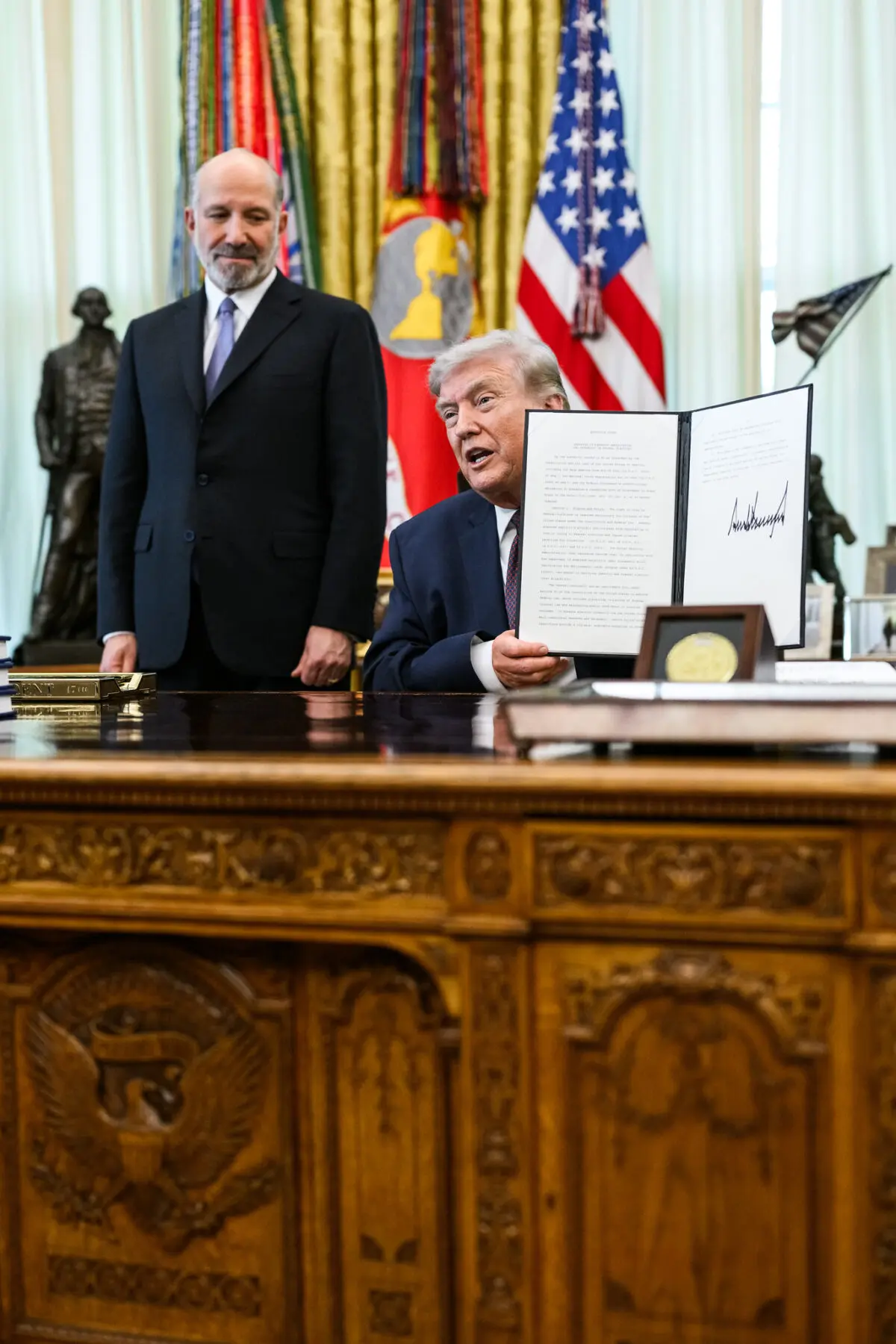 President Donald J. Trump signs an Executive Order limiting mail-in voting, Tuesday, March 31, 2026, in the Oval Office. (Official White House Photo by Joyce N. Boghosian)