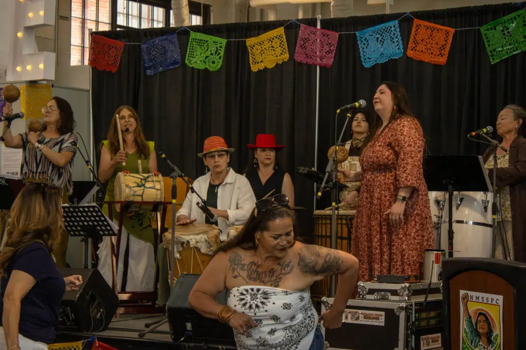 Mala Mana performing at Voces de la Comunidad