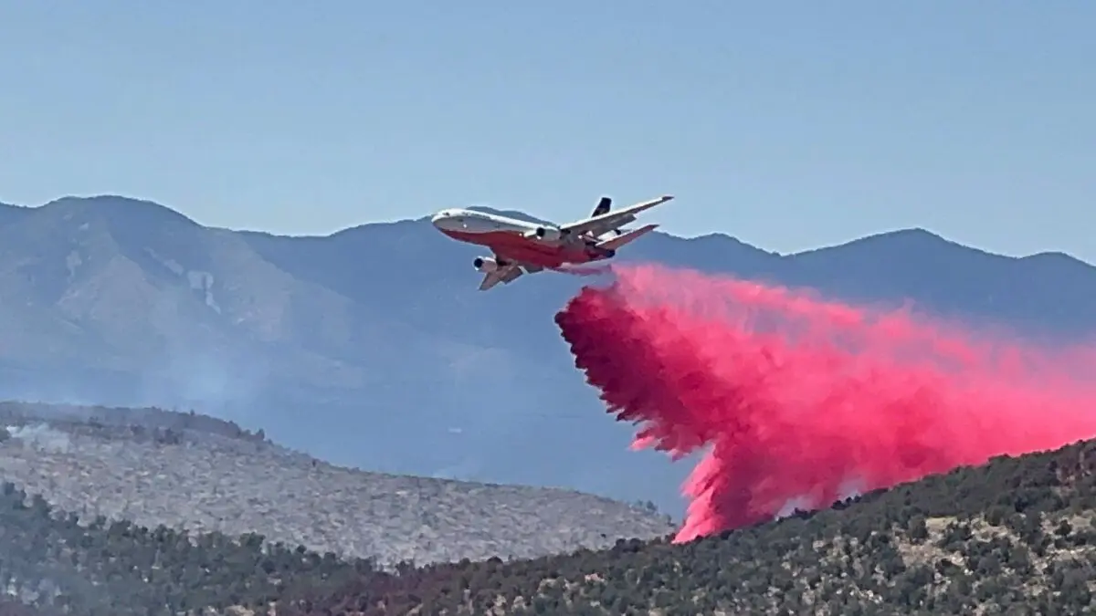 An air tanker drops fire retardant on the Deer Canyon Fire south of Mountainair (NM Foretry Div., Jun 21, 2026)