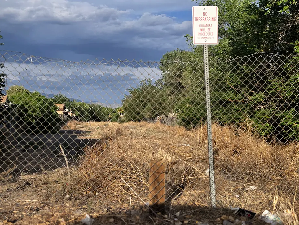 The vacant alley between Hollywood and Edna avenues NW, where the city plans to build a segment of the Rail Trail. Photo courtesy of Debra Montoya