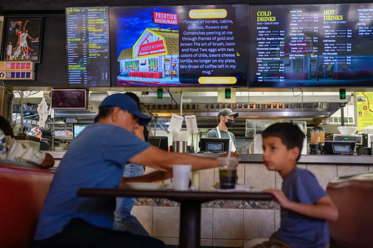 Restaurant workers continue to work the lunch hour at Frontier Restaurant near UNM Tuesday afternoon. Photo by Roberto E. Rosales for the Paper