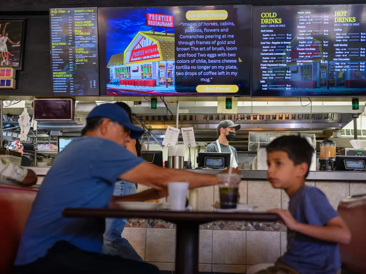 Restaurant workers continue to work the lunch hour at Frontier Restaurant near UNM Tuesday afternoon. Photo by Roberto E. Rosales for the Paper