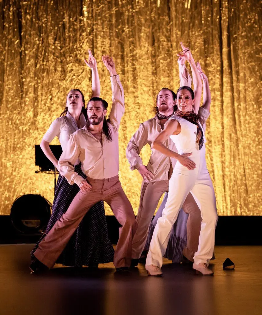 A sneak peak of the show, Comedia Sin Título (Photo by Alex Lluvia)