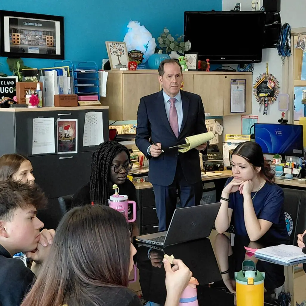 RRPS Superintendent Robert Dodd talks with students. (RRPS)
