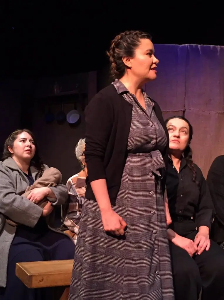 Actors on stage for Esperanza (Courtesy of Teatro Paraguas)