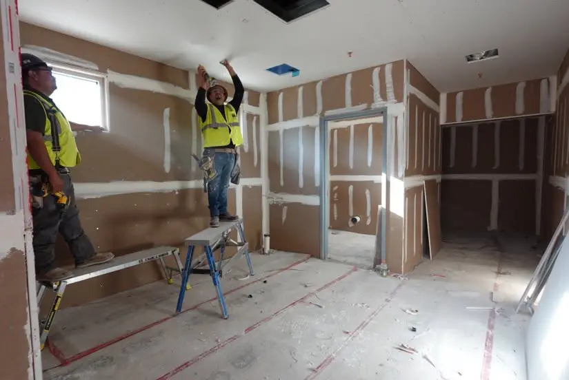 Workers putting up dry wall at the new Delicious New Mexico Aggregation Center (Courtesy of Delicious New Mexico)