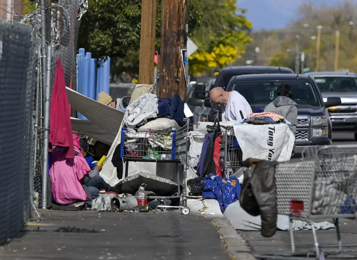 People experiencing homelessness camp on a city sidewalk in Albuquerque’s International District this past summer. Photo by Roberto E. Rosales for the Paper