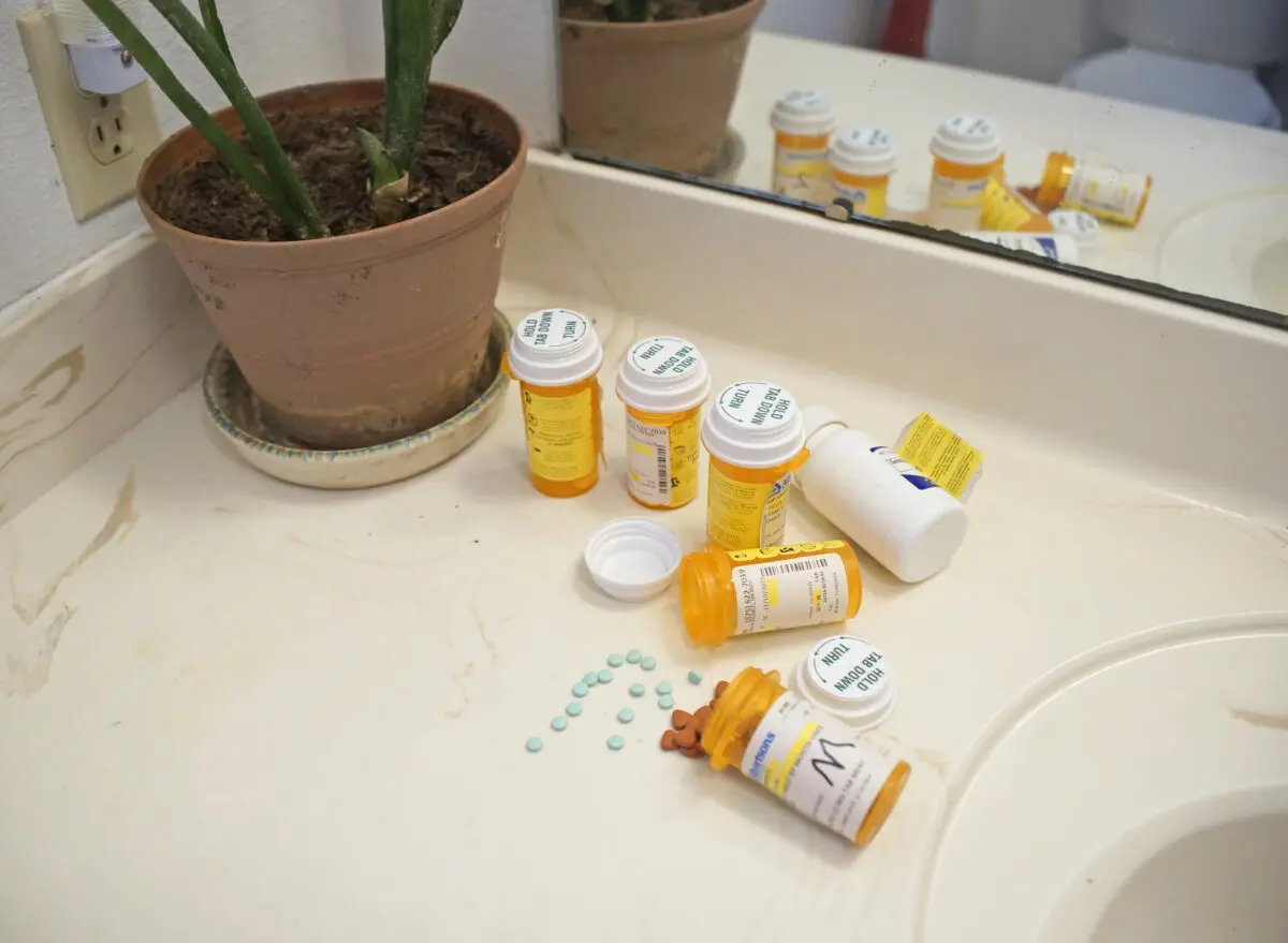 The Roswell Police Department (RPD) will be part of this year’s second National Prescription Drug Take Back Day. RPD is again partnering with Walgreens to host the event at the company’s south Roswell store at 1200 S. Main St., on Oct. 24. Members of RPD will be at the store from 10 a.m. to 2 p.m. when the public can bring unwanted and unneeded prescription drugs to the Take Back Day event. The service is free and those bringing prescription drugs can remain anonymous. In addition to prescription drugs, vape devices will be accepted during Take Back Day as long as the batteries have been removed before dropping off the devices. Liquid products should be in the original container with the cap tightly secured to prevent leakage. Please note, syringes, sharps, aerosols (including inhalers) and illicit drugs are not accepted. Kerry Moore, director of the Chaves County Health Council said syringes and other sharp objects in need of disposal can be taken to Alianza at 1200 S. Richardson Ave. or the New Mexico Department of Health office at 1601 S. Garden Street. Flushing unused prescriptions can also cause problems because the drugs can end up in the water system. National Prescription Drug Take Back Day is an initiative of the U.S. Drug Enforcement Administration (DEA) offering citizens an opportunity to prevent pill abuse and theft by ridding their homes of potentially dangerous expired, unused and unwanted prescription drugs. According to the RPD, National Prescription Drug Take Back Day has become a well-used tool for citizens of Roswell and the surrounding area to turn in pills they no longer need or want. Roswell began participating in the event, usually held twice a year in April and October, in 2011. The drugs turned in at the Roswell event and other local events throughout the nation are retrieved by DEA officials for disposal by incineration. This initiative addresses a public safety and public health issue. According to the DEA, medicines that languish in home cabinets are susceptible to misuse and abuse, which can result in accidental poisonings and overdoses. For more information, visit roswell-nm.gov.