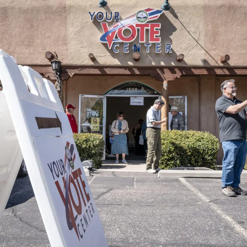 Early voting surge gives Democrats early edge in Bernalillo County