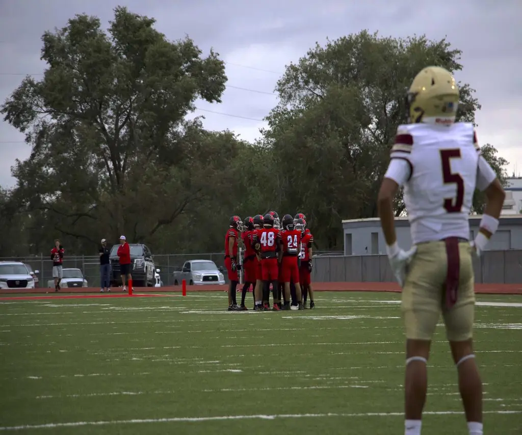 Gadsden's Deion Torres (5) awaits Roswell's kickoff team.