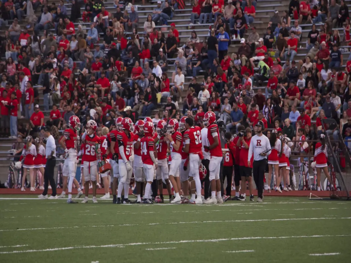 Roswell breaks the huddle in front of the "red sea."