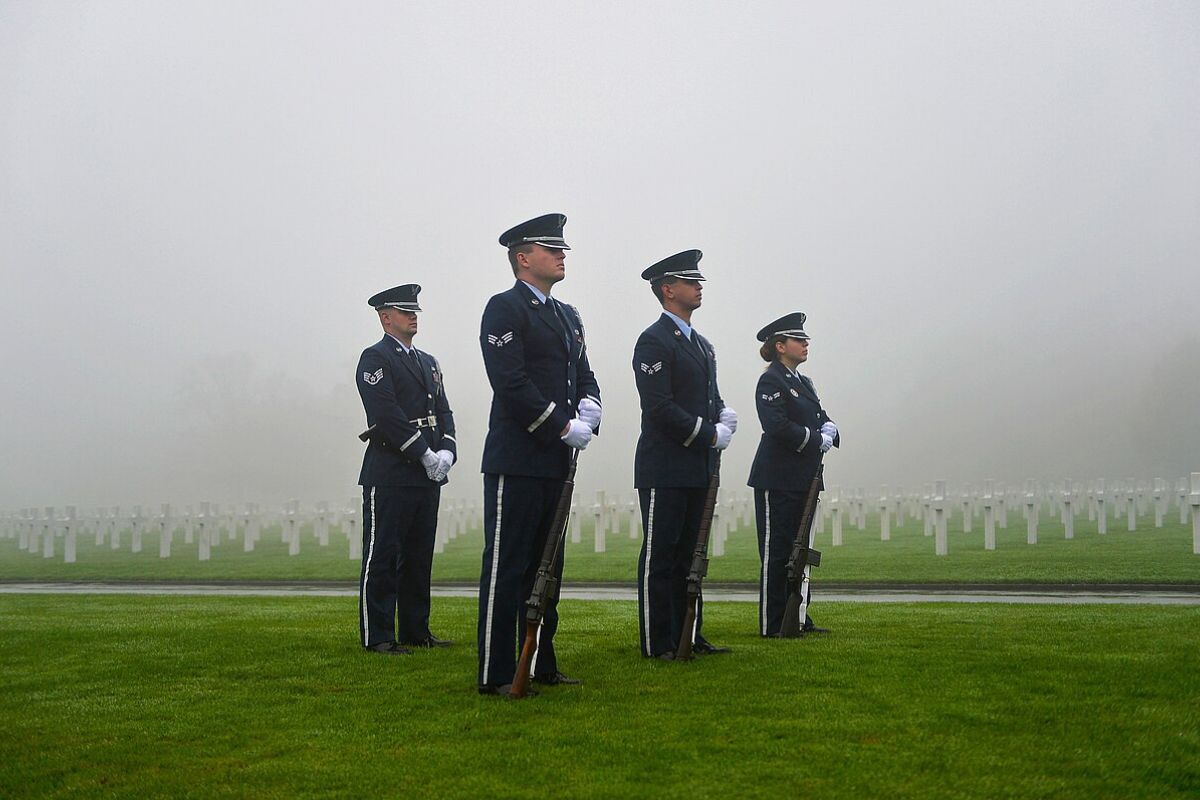 Members of an Air Force honor guard team stand in formation during a Veterans Day ceremony. (Joshua Magbanua)
