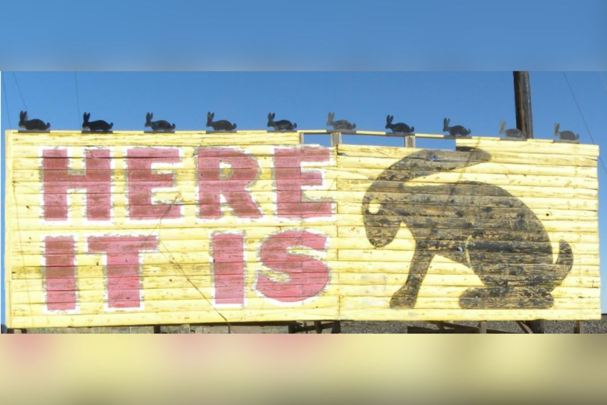 The original “Here It Is!“ sign that still stands at Joseph City, Arizona on old Highway 66. Courtesy Keith Kofford