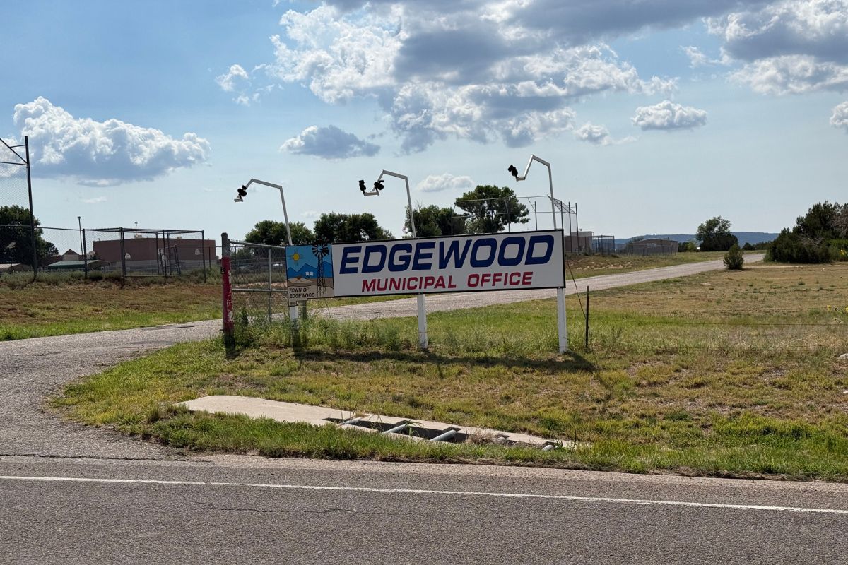 The Town of Edgewood will hold two meetings on Tuesday to discuss a proposed ordinance aimed at protecting local water resources, with a workshop followed by the regular commission meeting.