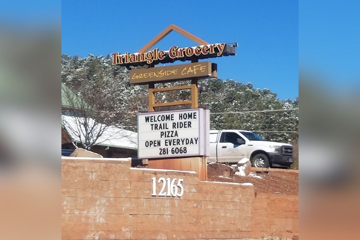 Greenside Cafe is closing down, making room for its Cedar Crest neighbor, Trail Rider Pizza, to acquire a larger space.