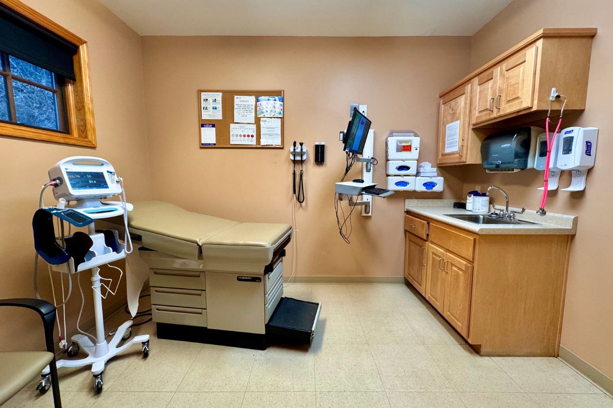 PresNow, a 24/7 urgent and emergency care provider in Albuquerque, is facing penalties for workplace safety violations after state inspectors reportedly found multiple serious health violations that put employees at risk. (Harrison Keely at WIkimedia Commons)