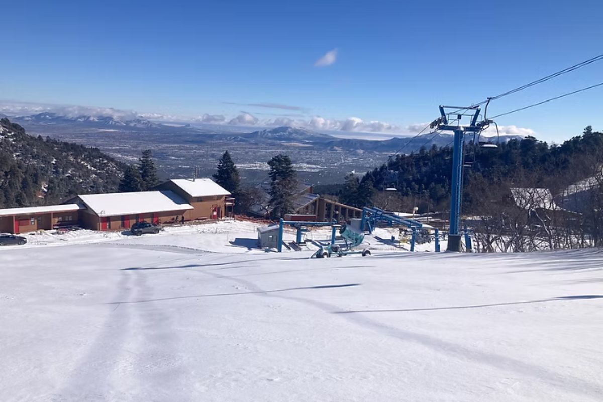 Sandia Peak Ski Area has rescheduled its opening day to Dec. 19 as crews work to complete final preparations for the winter season, the ski area announced this week.
