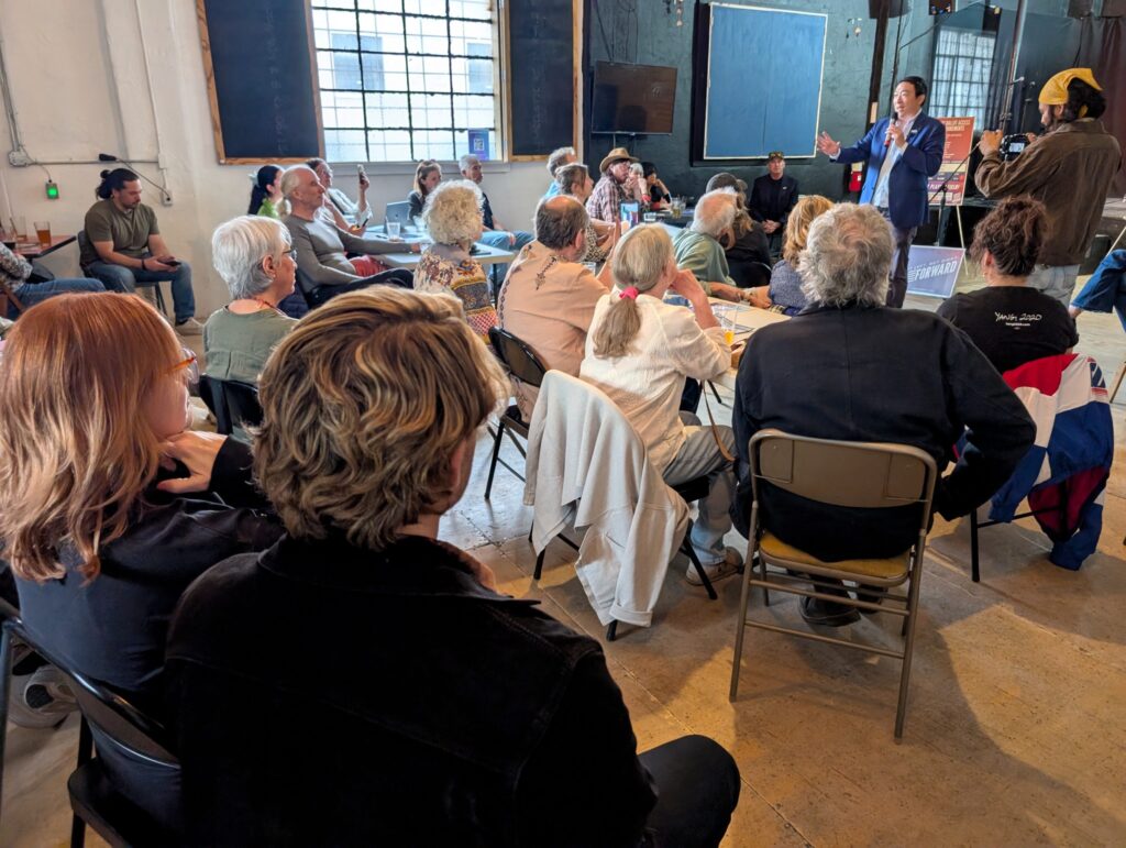 Andrew Yang speaks at an organizing meeting in Santa Fe to launch the new Forward Party in New Mexico. Apr. 2026 (courtesy)